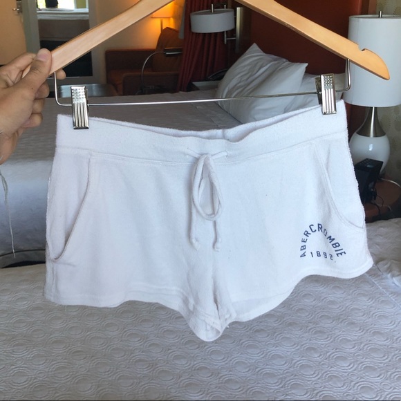 🔴SOLD🔴Abercrombie and Fitch Soft White Shorts - Picture 1 of 7